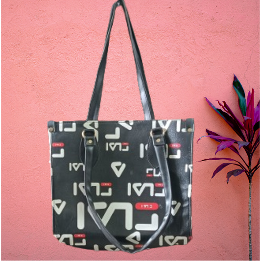 black tote bag
black shoulder bag
shoulder bag