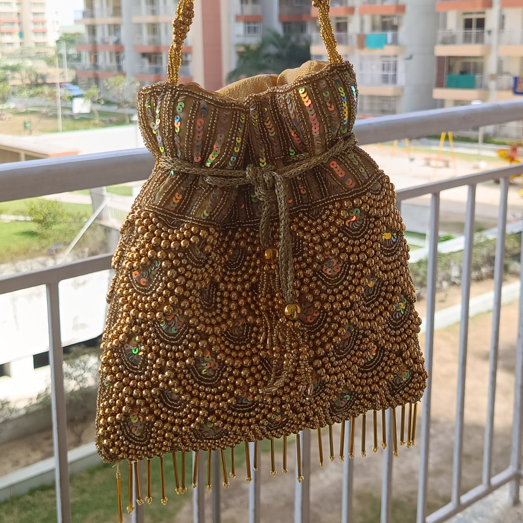 gold color potli